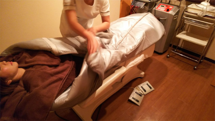 更にタオルとヒートマットをかけて